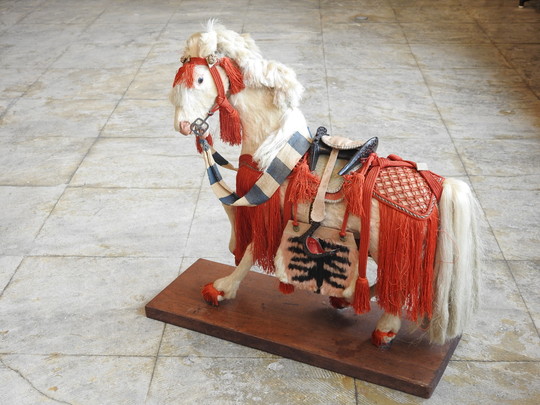 京都丸平 上馬 毛植え人形 箱付き HK-a-02368 / 橋本幸三郎【送料無料